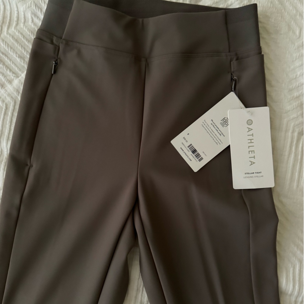 NWT Athleta STELLAR TIGHT
LEGGING STELLAR size 0 natural sandy stone color.